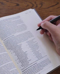 NBLA Santa Biblia Edición Artística, Tapa Dura/Tela, Canto con Diseño, Edición Letra Roja
