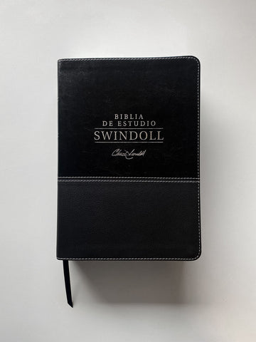 Biblia de estudio Swindoll NTV - Imitation Leather negro con índice