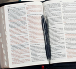 Biblia Tamaño Manual- Coral Símil Piel- Letra Grande- Edición Limitada con Cierre